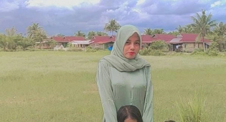 Fitri asal Aceh Singkil dicerai oleh suami usai lulus PPPK. (Facebook Safitri Alshop Aceh)